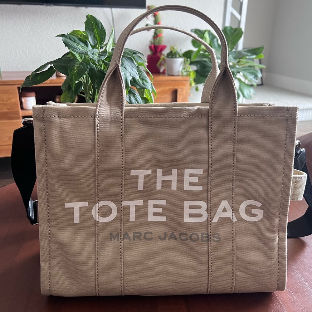 The Tote Bag Marc Jacobs. 
Medium size 

Never used.